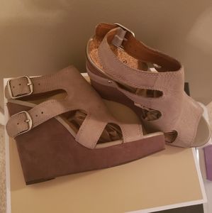 Lucky Brand wedge sandal 5.25 in heel *new no box*